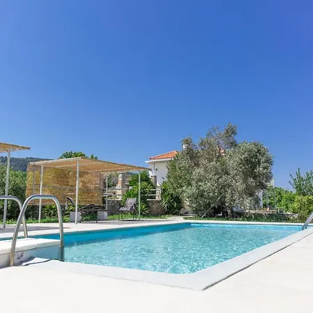 Vainas Belvedere Villa *